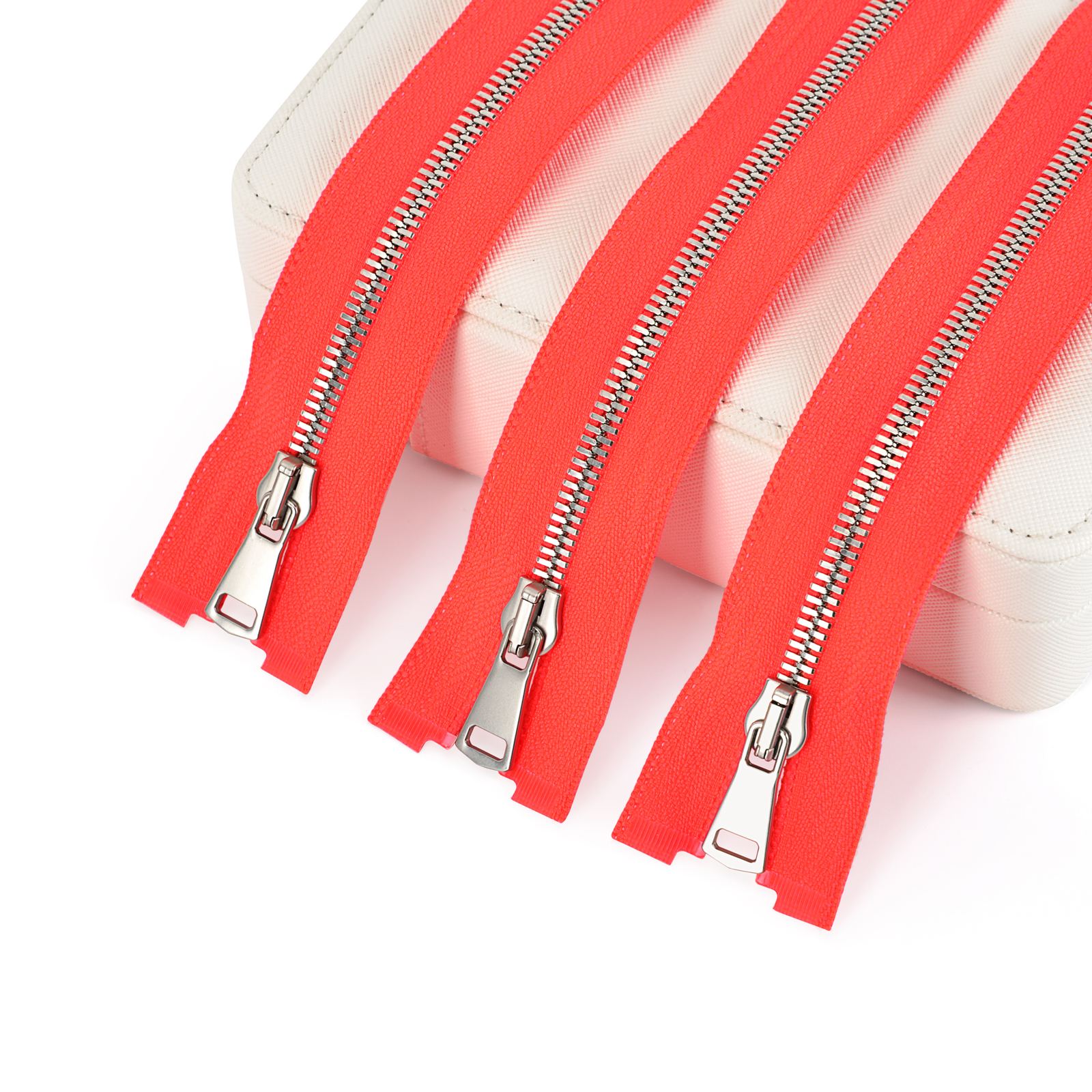 Double point teeth zipper